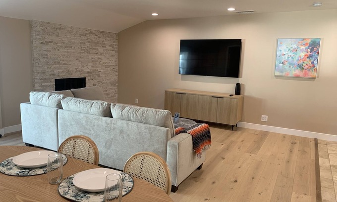 Lake Balboa Casa | Clean Modern Beauty