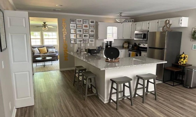 Savannah Casa | Clean, Quiet, & Cozy, Bungalow Getaway