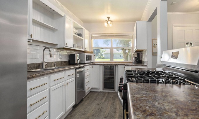 Battle Creek Casa | Clean, Quiet, Professional + Safe 3BR 1 Bath House