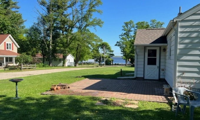 Fremont Casa | Clean/Quiet ranch home- 1 Block from Public Beach- Fremont