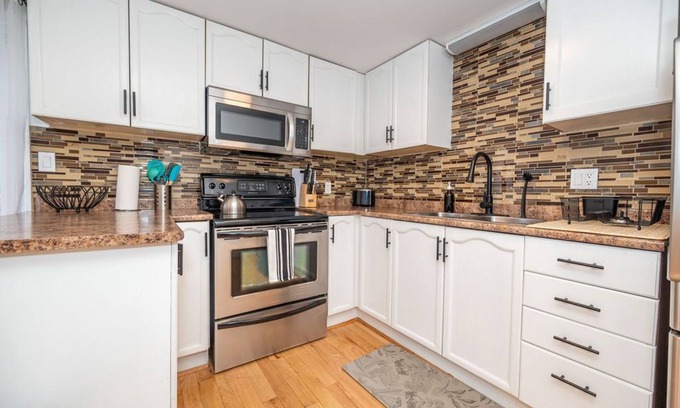 Pembroke Casa | Clean, renovated, modern 2 bedroom house in Pembroke