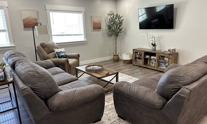 North Ogden Apartamento | Clean & Spacious 2-bedroom BASEMENT APT. AC, WiFi, full kitchen in North Ogden