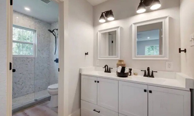 North Austin Civic Association Casa | Clean & Spacious 3 miles from Domain & Q2 Stadium
