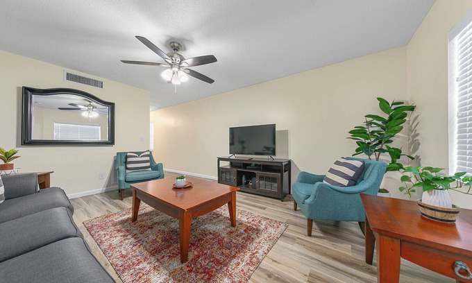 Melbourne Casa | Newly Renovated, Spacious & Near Everything and Space Launches!! Unit 2