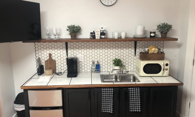 Las Cruces Apartamento | Clean Studio with Kitchenette and Fresh Patio!