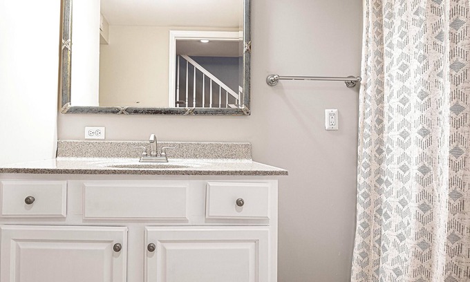 Downtown Baltimore Casa | Clean & Stylish Townhouse Available in June! Perfect for Family and Friends!