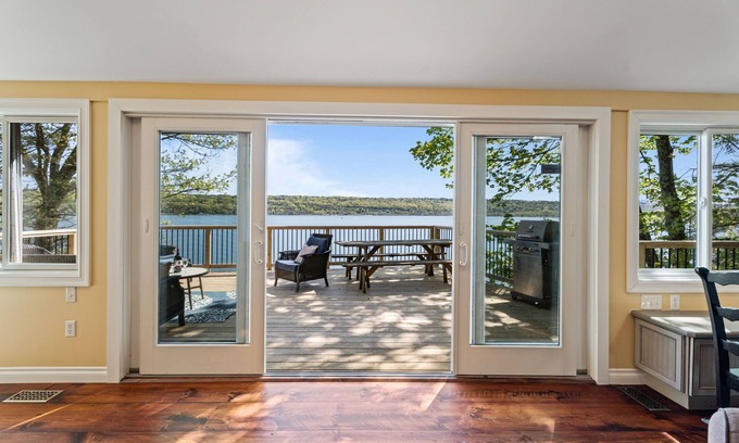 Northwest Ithaca Casa | A orillas del lago, muelle privado, terraza privada, vistas increíbles, Animales domésticos bienvenidos, exclusivo