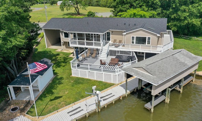 Mount Holly Casa | *CLEANING FEE WAIVED on 5+ Night Stay!* Hot Tub, Dock, Fire Pit Beach/Pool