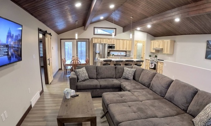 Onanole Casa | Clear Lake Family Getaway