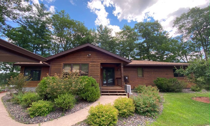 Hayward Cabina | Clear Your Mind on Clear Lake