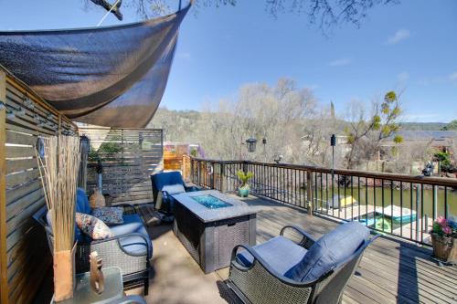 Clear Lake Casa | Clearlake Oaks Home with Game Room, Dock and Deck