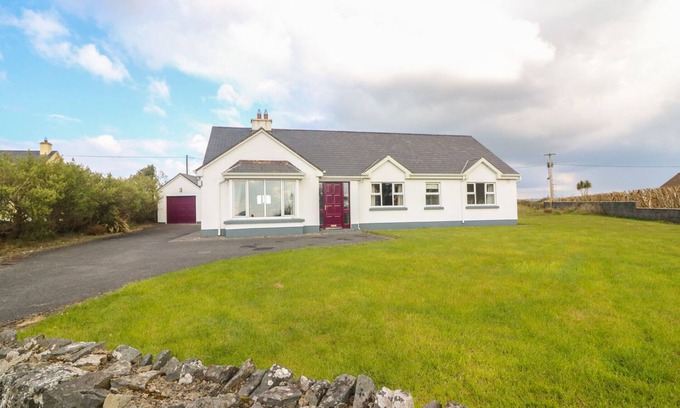 Miltown Malbay Casa | CLEARY COTTAGE, pet friendly in Miltown Malbay, County Clare