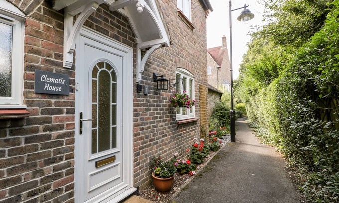 Dorchester Cabaña | CLEMATIS HOUSE, family friendly, with a garden in Dorchester
