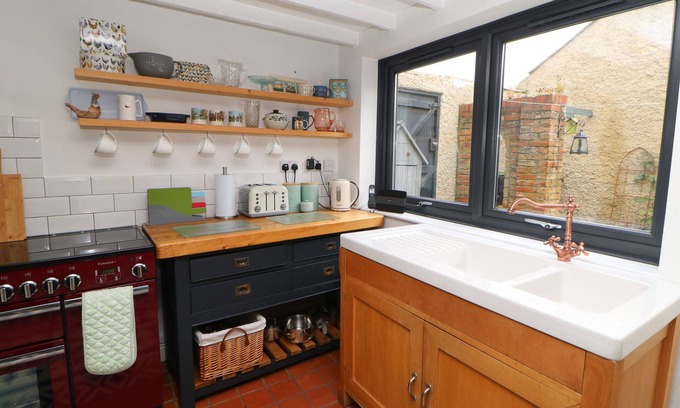 Staindrop Cabaña | CLEMENTINE COTTAGE, romantic, with a garden in Staindrop