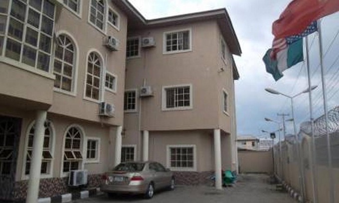 Port Harcourt Cabina | Clen-phil Hotels - Deluxe Standard close to many attractions