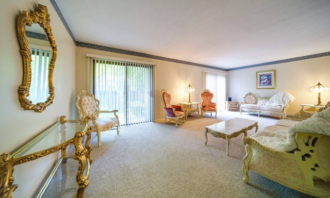 Richmond Heights Condominio | Cleveland Area Retreat Near Lake Erie