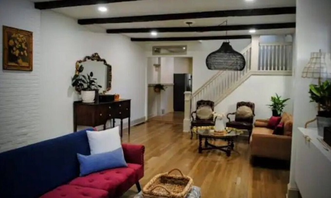 Detroit - Shoreway Casa | Cleveland Hideaway on Clifton