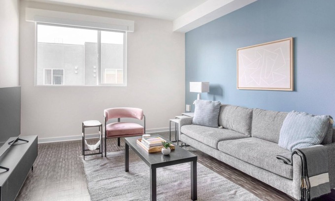 City West Apartamento | Clever Downtown 1BR w/Gym, Pool & Spa near LA Live, by Blueground