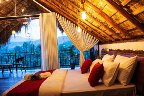 Ella Casa | Cliff Edge Villa