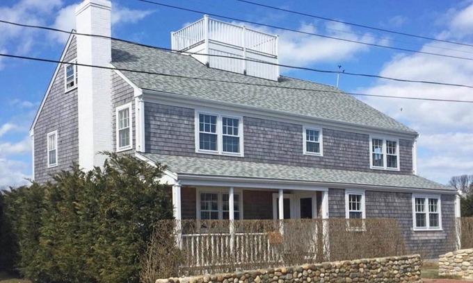 Nantucket Town Casa | Cliff Home 6 recámaras 4. 5 baños - ¡Piscina climatizada y cocina al aire libre listas para la primavera!