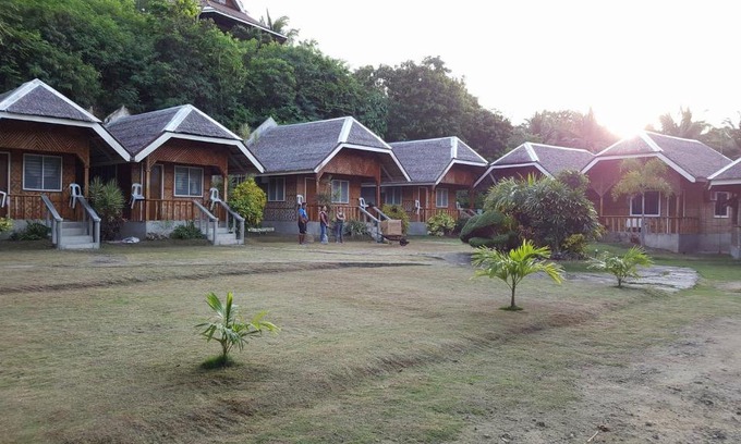 Larena Complejo | Cliff Side Beach Resort and Cottages