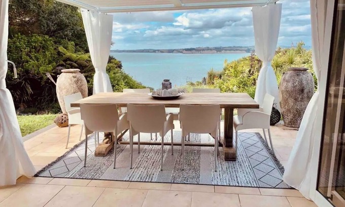 Manly Casa | Cliff top beach house with hot tub and plunge pool