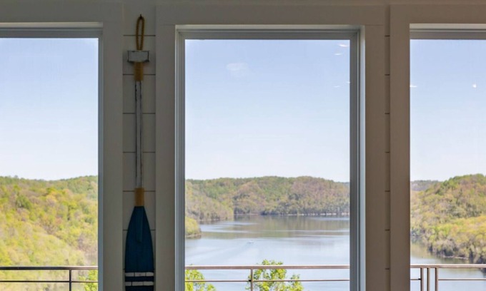 Smithville Villa | Cliffhanger Retreat , Best View on Center Hill Lake ,covered hot tub , fireplace