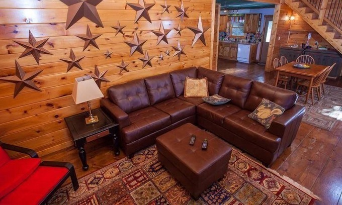 Chatsworth Cabina | CliffhangerCliffhanger-Hot tub-Located atop Fort Mountain with views of the Cohutta Wilderness