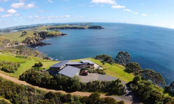 Taiharuru Casa | Cliffhouse, Taiharuru, Northland
