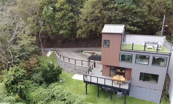 South Side Casa | Cliffside Contemporary With Spectacualr City Views