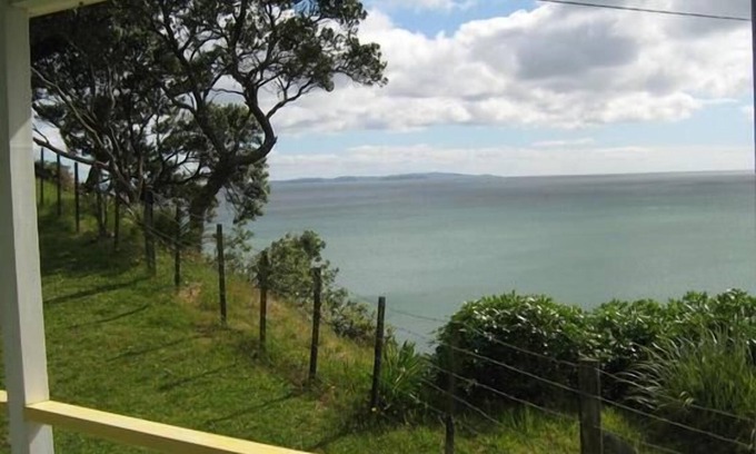Red Beach Casa | Cliffside Cottage Red Beach