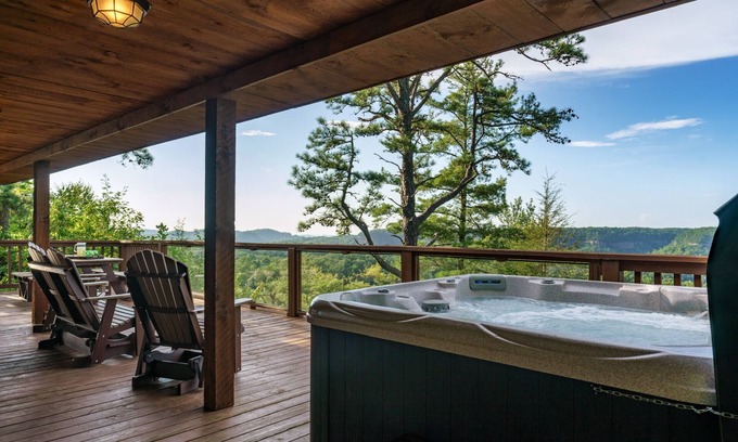 Rogers Cabina | Cliffside Family Retreat w/ View