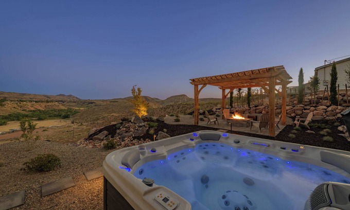 Toquerville Casa | Cliffside Modern Villa ~ Hot Tub/Stunning Views