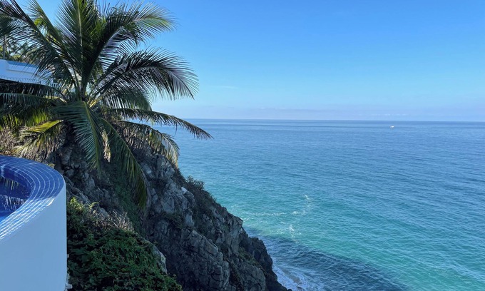 San Francisco Villa | Cliffside Villa, Casita, and Pool with Stunning Ocean Views