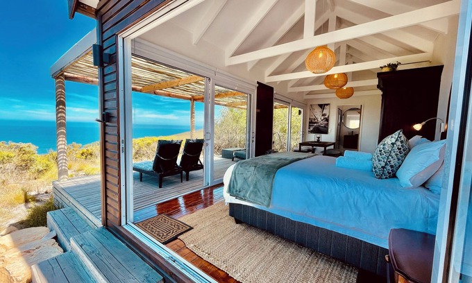 Plettenberg Bay Cabina | Clifftop Cabin with Ocean Views & Private Hikes