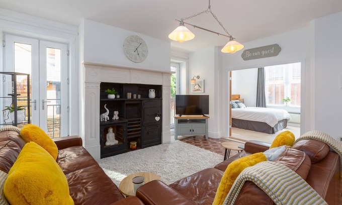 Lytham St. Anne's Apartamento | Clifton Drive Beach Retreat - Dog Friendly - Beach Access - Sleeps 4