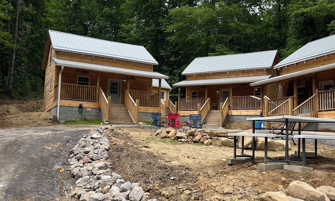 Rogersville Cabina | Clinch Mountain Reserve Cabin #2. Cabin retreat near charming Rogersville, TN.