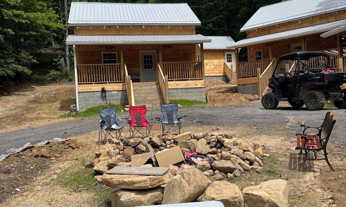 Rogersville Cabina | Clinch Mountain Reserve Cabins #2 & #3. 2-Cabin getaway near Rogersville, TN.