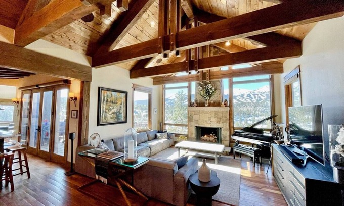 Forest Hills Casa | Close 2 Town/Lifts! Skiers oasis. 2000 sq Ft patio