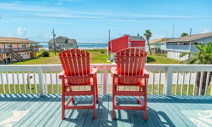 Bermuda Beach Casa | Close to All Things Beachy! Ocean View!