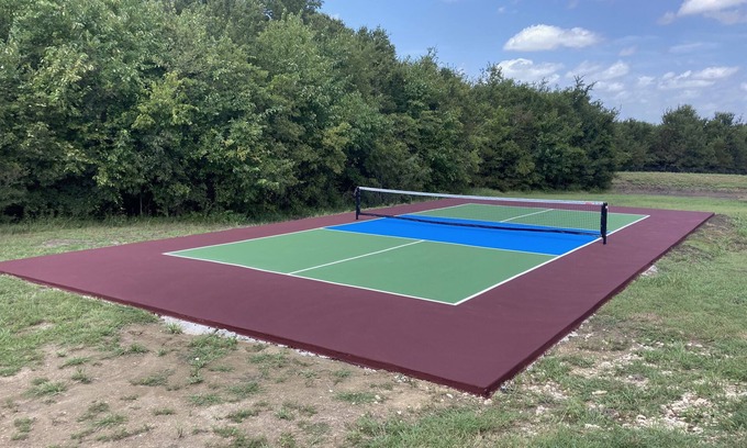 Lorena Casa | Close to Baylor & Silos: 3 BR Home Pickleball Court, Ping Pong Table & Barn