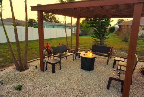 Englewood South Casa | Close To Beach! 3 Bedroom 2 Bath