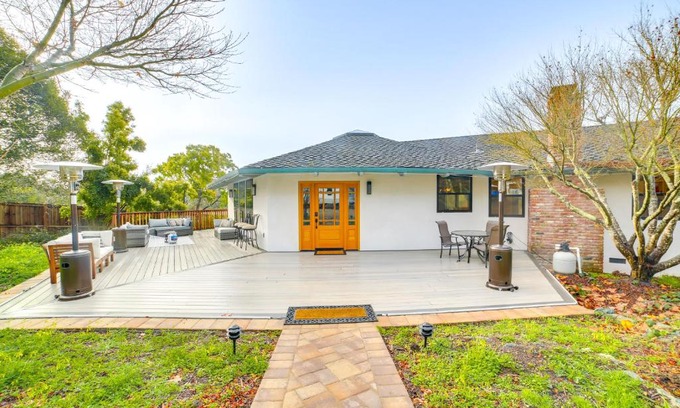Aptos Casa | Close to Beaches and Hiking Beautiful Aptos Abode