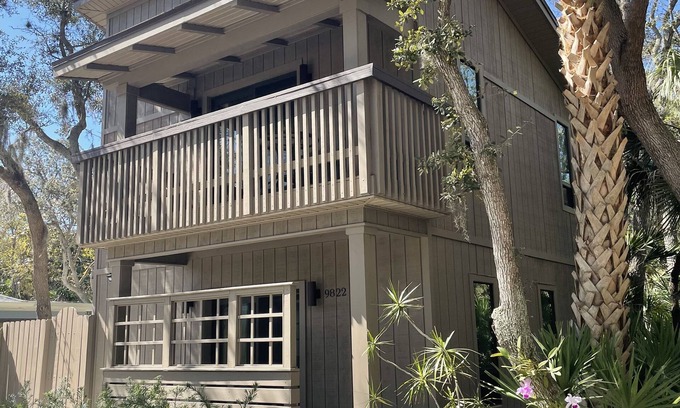 Seminole Cabaña | Close to Beaches, quiet and private new guest house - full kitchen, deck & patio