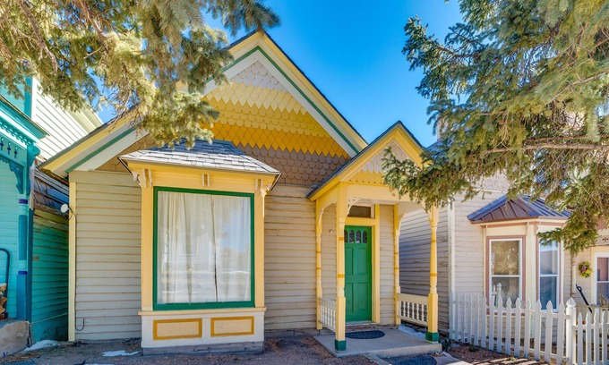 Victor Cabaña | Close to Casinos + Trails: Historic Victor Cottage