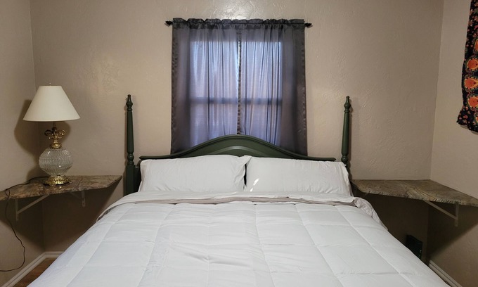 Twin Falls Casa | Close to Chobani and Cliff Bar. Small tiny house with lots of parking