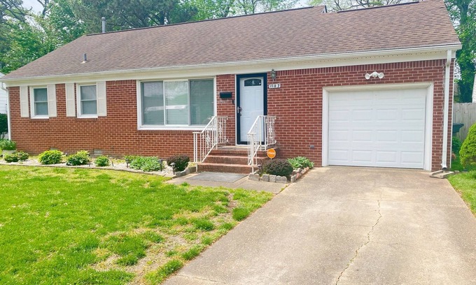Hampton Casa | Close to Coliseum, Convention Center, VA Beach. Clean and safe location!