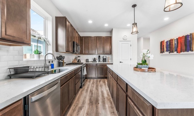 Austin Casa | Close to Cota Downtown Cozy Luxe 4BR