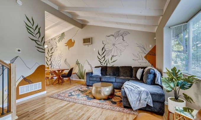 Arvada Plaza Area Casa | Close to Denver & Golden - Perfect for Groups