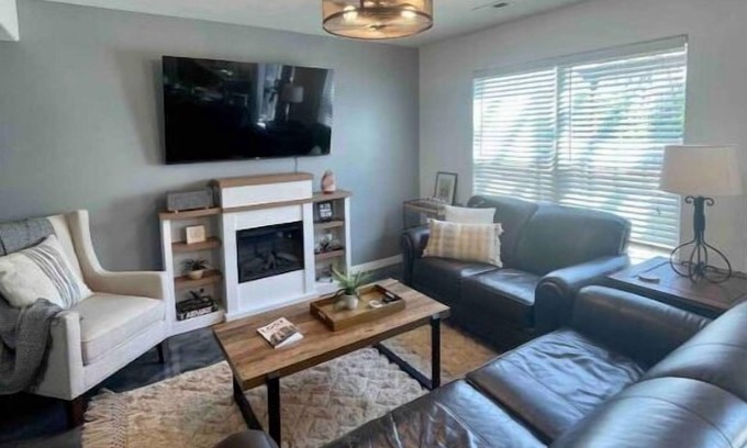 Council Bluffs Casa | Close to Downtown Omaha and Interstate.